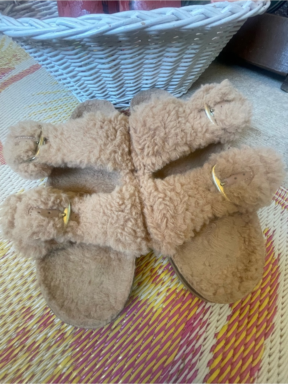 Camel Faux fur shearling gold buckle comfy sandals size 10